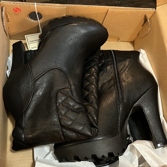 Boots - Picture 5 of 5